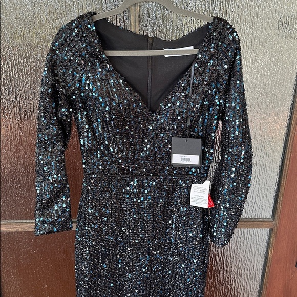 Mac Duggal Elegant Navy Sequin Gown v neck long sleeves size 6 NWT - Picture 9 of 12